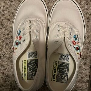 Vans Brand new in box size 6 women’s sneakers